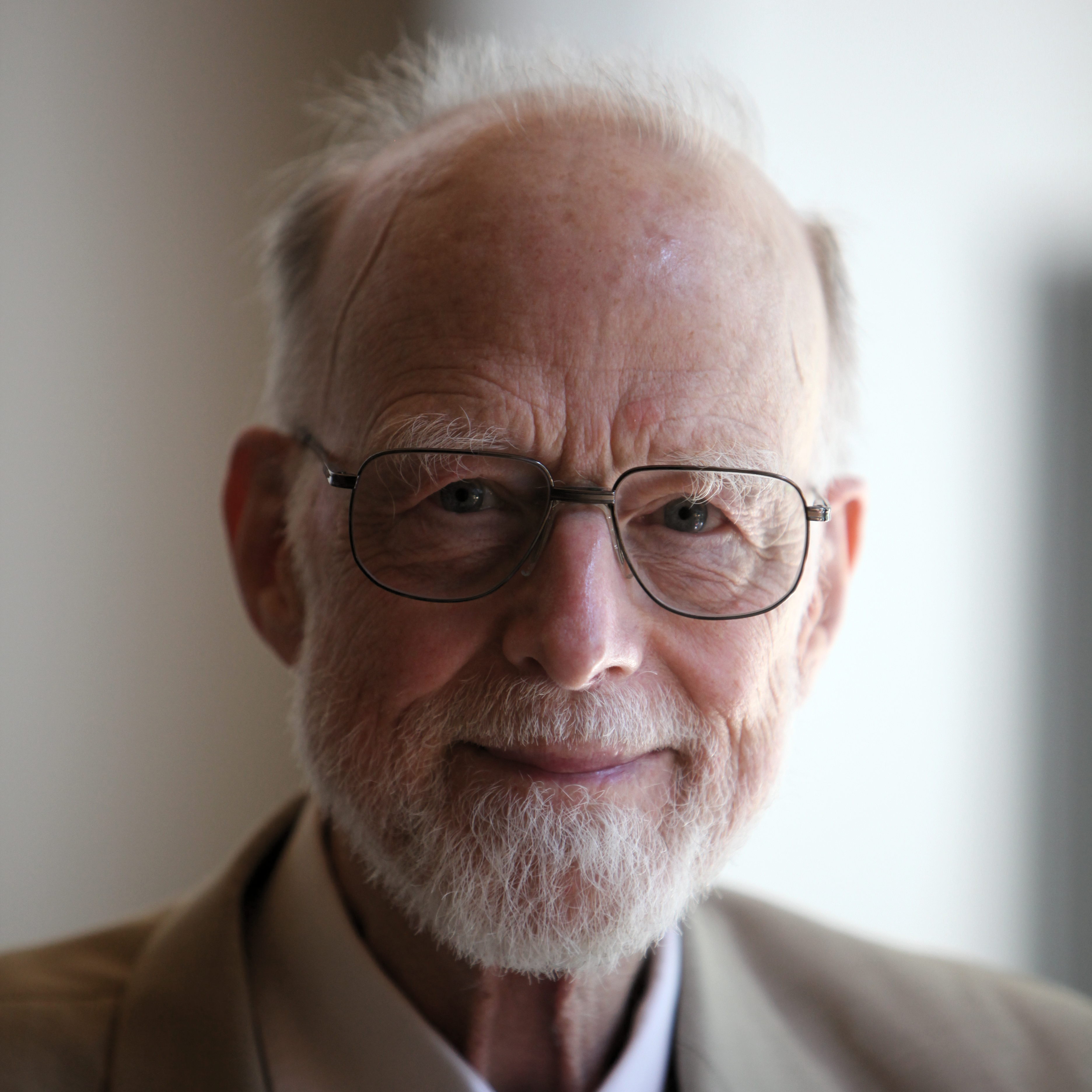 Tony Hoare speaking in Lausanne, 20 June 2011.